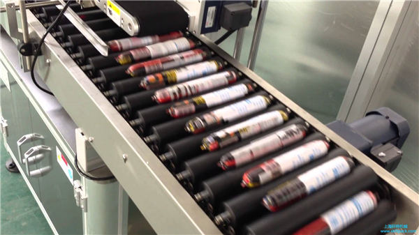 Outomatiese wors etiketteringsmasjien met voerder